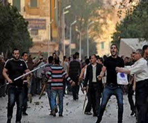   مصر اليوم - اشتباكات عنيفة بين الأهالي والإخوان في المنصورة