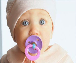   مصر اليوم - استخدام السكاتة يمكن أن يؤدي إلى تشوهات في الفك العلوي للأطفال