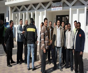   مصر اليوم - تظاهر عشرات العاملين في فندق سياحي في الغردقة