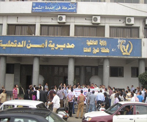   مصر اليوم - معركة ليلية  ببلدة دكرنس بعد مقتل شاب على أيدي الشرطة خطأ