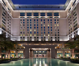 مصر اليوم - فندق الريتز-كارلتون يوفر تجربة تسوق راقية لضيوفه