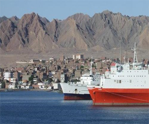   مصر اليوم - تجمع 500 راكب مصري أمام ميناء الغردقة