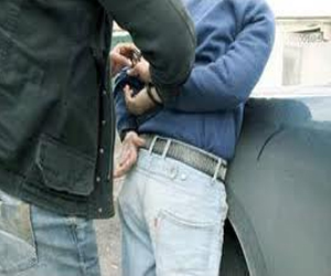   مصر اليوم - ضبط حارس أمن في رأس غارب وفي حوزته 5 لفافات بانجو