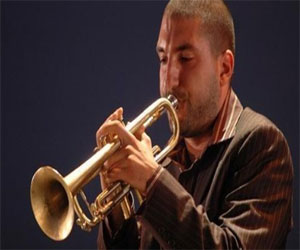   مصر اليوم - البوق الفرنسي يؤذي حاسة السمع