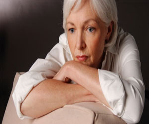   مصر اليوم - الهرمونات البديلة للمرأة تحميها من مشاكل انقطاع الطمث