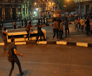   مصر اليوم - الأمن يسيطر على التحرير ومؤيدو الجيش يطردون الجزيرة