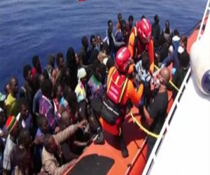   مصر اليوم - غرق 130 مهاجرًا غير شرعي قرب لامبيدوزا الإيطالية