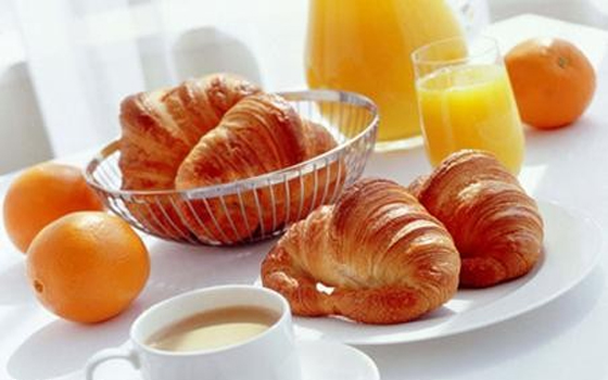 مصر اليوم - تناول وجبة إفطار دسمة يَدعمُ فرص الحَمل لدى صاحبات التَكيُسات المِبيضية