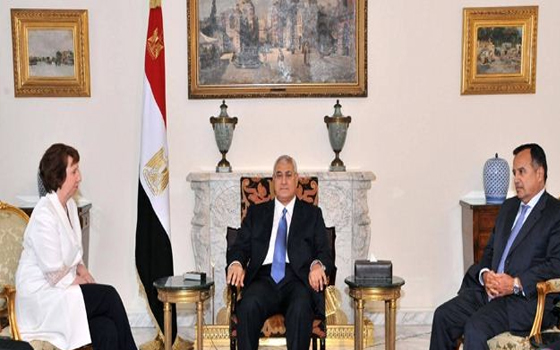   مصر اليوم - آشتون تنفي التوسّط بين الحكومة الجديدة والمعارضة في مصر