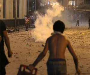   مصر اليوم - اشتباكات بالحجارة والخرطوش في السويس لليوم الرابع على التوالي