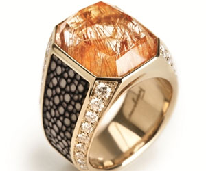   مصر اليوم - مجموعة مجوهرات جديدة من فراغامو تعبّر عن الأناقة الملكية