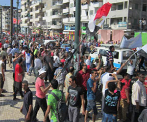 مصر اليوم - مسيرات مؤيدة لمرسي في مدن دمياط وأخرى بالخيول تأييدًا للسيسي