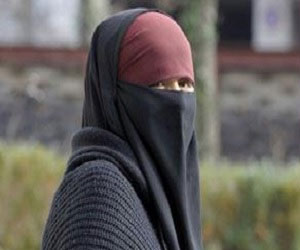   مصر اليوم - تغريم بريطانية لضربها مسلمة ترتدي البرقع