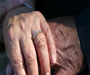   مصر اليوم - زواج الونس وسيلة كبار السن للتخلص من الوحدة