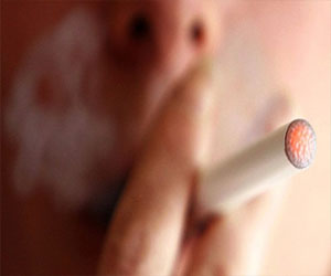   مصر اليوم - السيجارة الإلكترونية خطر جديد على المراهقين والأطفال