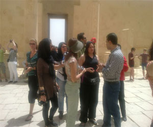   مصر اليوم - توافد الأفواج السياحية  إلى البحر الأحمر