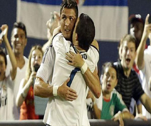   مصر اليوم - كريستيانو رونالدو يطلب الصفح عن مشجّع احتضنه