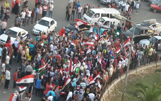   مصر اليوم - تزايد الأعداد في ميدان التحرير للاحتفال بذكرى أكتوبر وسط تشديدات أمنية مكثفة