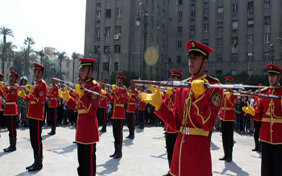   مصر اليوم - سامي عنان يغيب عن احتفالية الجيش في ذكرى النصر