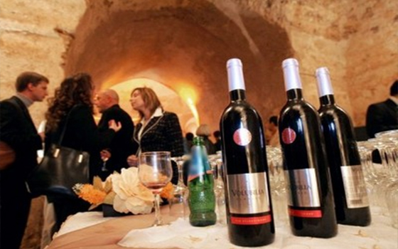   مصر اليوم - الرفع من أسعار الخمور يحرج حكومة الإسلاميين