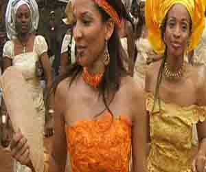   مصر اليوم - الأمهات في الكاميرون يلجأن إلى كي صدور بناتهن لتأخير سن البلوغ