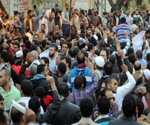 مصر اليوم - اشتباكات عنيفة بين أنصار الإخوان ومؤيدي الجيش في بورسعيد