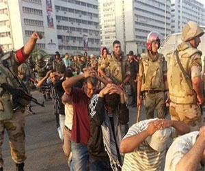   مصر اليوم - توقيف 90 مطلوبًا ومتهمٍ بالتحريض على حرق قسم بئر العبد في سيناء