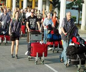   مصر اليوم - وصول 9 آلاف سائح إلى الغردقة