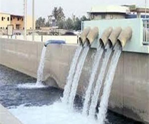   مصر اليوم - فرق فنية لإصلاح عطل طارئ في شبكة مياه الشرب بالفيوم