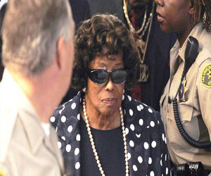   مصر اليوم - محامي أسرة مايكل جاكسون:والدته تشعر بخيبة الأمل لكنها إمرأة قوية