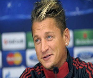   مصر اليوم - أليغري يدافع عن ميكسيس بعد تعرضه للطرد في مباراة اليوفي