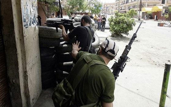   مصر اليوم - 70 قتيلاً سوريًا الثلاثاء وقوات الحكومة تقصف حلب وإدلب بالبراميل المتفجرة