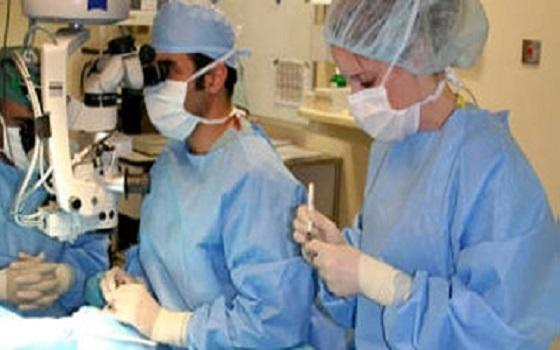 مصر اليوم - علاج المرضى فيزيائيًا وإعادة تأهيلهم بواسطة برنامج خاص عبر الإنترنت