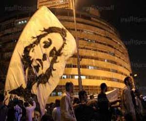   مصر اليوم - وقفة بالشموع في سوهاج لإحياء ذكرى شهداء ماسبيرو الثانية