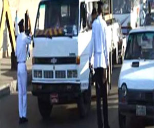   مصر اليوم - شخص يطلق الرصاص على كمين مروري في سوهاج