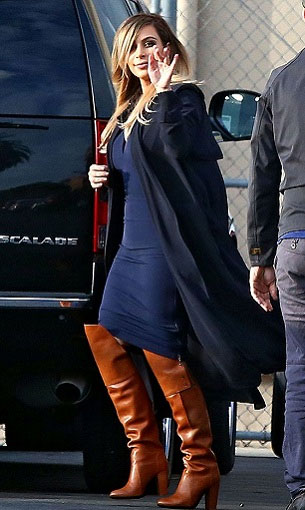   مصر اليوم - كيم كارداشيان ترتدي فستانا أنيقا ضيقا