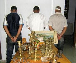   مصر اليوم - الأمن التونسي يضبط قطعًا أثرية رومانية بحوزة مُهربين