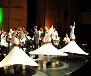   مصر اليوم - فرقة تهليلة تعيد الأَلَقَ للأناشيد الصوفية في أوبرا دمشق