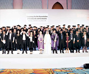 مصر اليوم - نهيان بن مبارك يشهد حفل تخريج طلاب ماجستير إدارة الأعمال بجامعة مانشستر