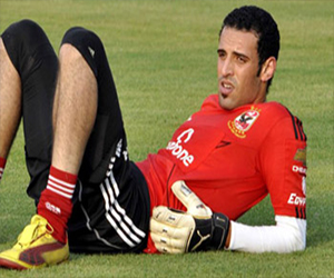   مصر اليوم - سليمان يحتوي ثورة الحارس أبو السعود ويضعه في قائمة الرجاء الودي