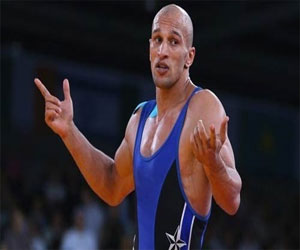   مصر اليوم - إيقاف كرم جابر يُهدِّد مصر بعقوبة دولية