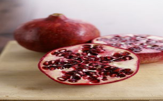 مصر اليوم - الرمان يحمي القلب من الأغذية عالية الكولسترول بتقوية الأوعية الدموية