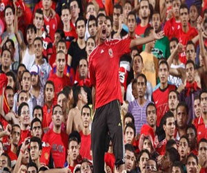   مصر اليوم - اشتباكات بين اولتراس اهلاوي والامن في مطار القاهرة