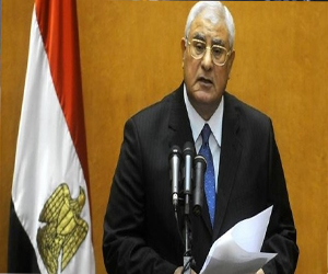   مصر اليوم - منصور يقرُّ  قانون التظاهر الجديد الذي وافق عليه مجلس الوزراء