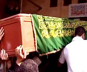   مصر اليوم - جنازة أحد ضحايا رابعة تتحول لمظاهرة ضد الجيش والشرطة في دمياط