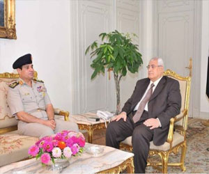   مصر اليوم - السِّيسي يهنئ منصور بالعيد ويؤكد له حفظ أمن مصر