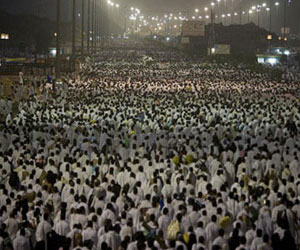   مصر اليوم - ضيوف الرحمن ينفرون من عرفات إلى مزدلفة