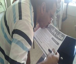   مصر اليوم - 376 ألف توقيع لحملة السيسي رئيسي خلال أسبوع بالدقهلية