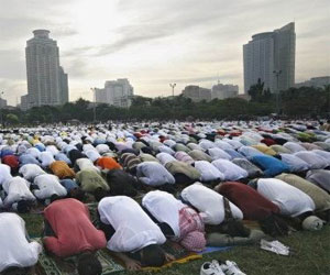   مصر اليوم - كفاية ترفض دعوات الإحتشاد لصلاة العيد حقنًا للدماء