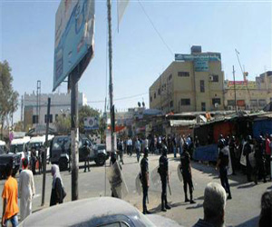   مصر اليوم - قوات الجيش في السويس تمنع مسيرة لـالإخوان وخطيب العيد يدعو إلى القصاص